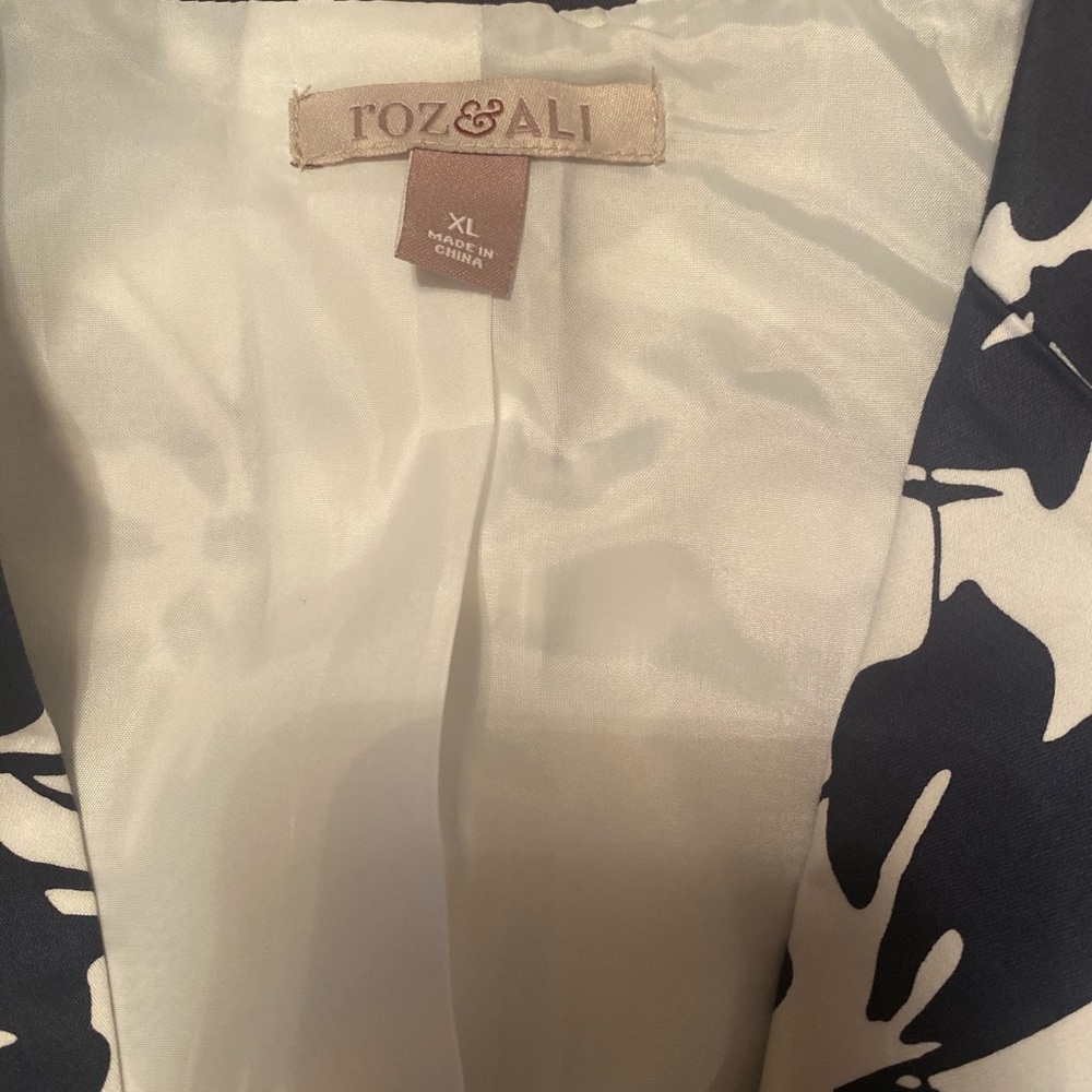 Dressbarn - Roz & Ali jacket - Picture 2 of 8